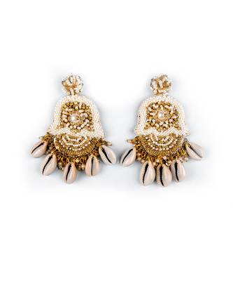 Shell drop embellished earrings 2