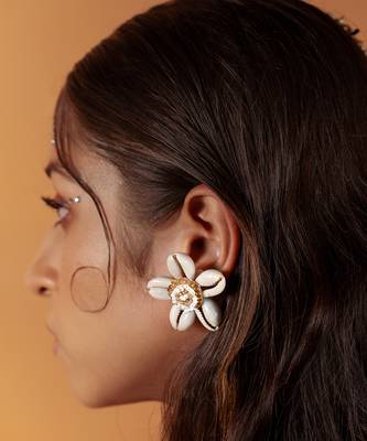 Shell floral earrings 3
