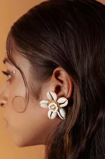 Shell floral earrings