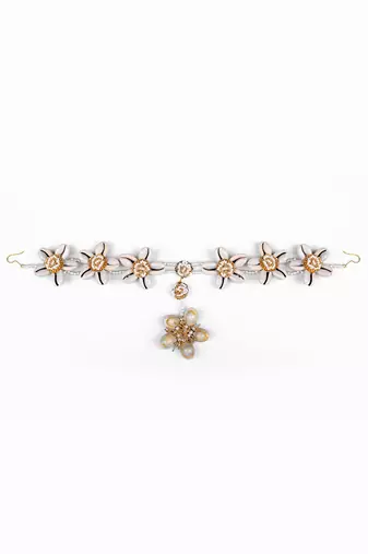 Shell studded sheeshpatti