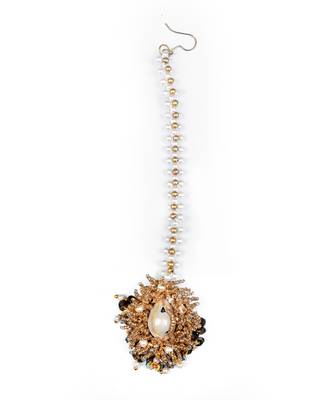 Shell embellished maangtikka 2