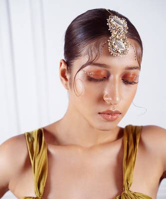Bead embellished maangtikka 1