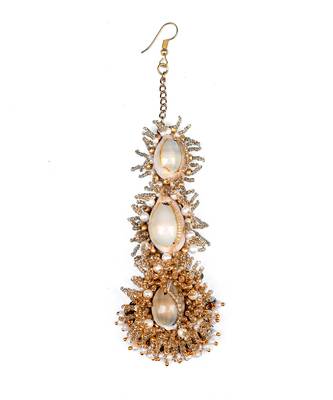 Pearl and shell studded maangtikka 1