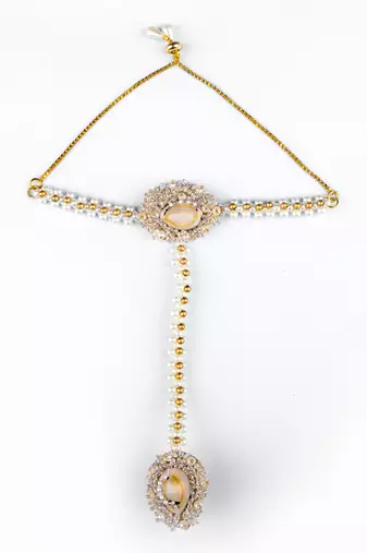 Shell studded haathphool