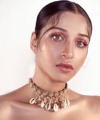 Sequin embellished necklace 3