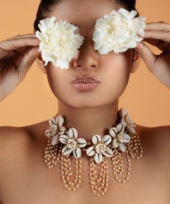 Shell embellished necklace 1