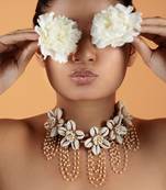 Shell embellished necklace