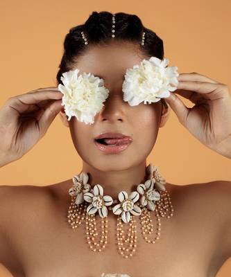 Shell embellished necklace 2