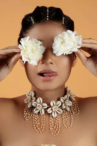 Shell embellished necklace