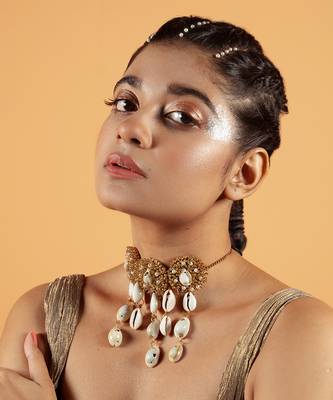 Pearl embellished necklace 1