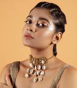 Pearl embellished necklace