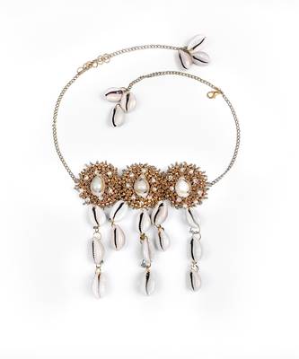 Pearl embellished necklace 3