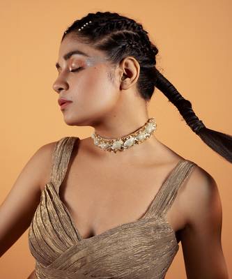 Shell embellished necklace 1