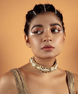 Shell embellished necklace 2