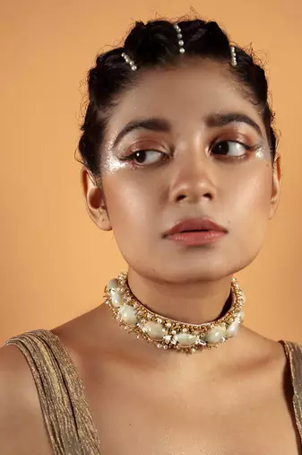 Shell embellished necklace