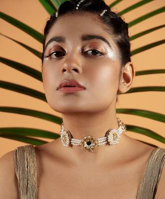 Pearl embellished necklace 1