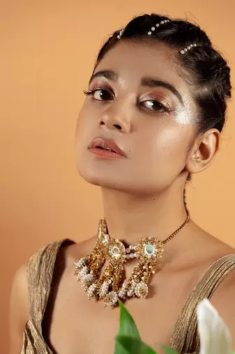 Pearl embellished necklace
