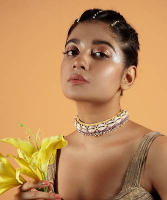 Shell embellished necklace 1