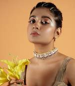 Shell embellished necklace