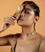 Shell embellished necklace