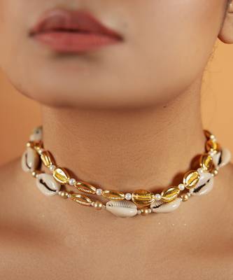 Shell embellished necklace 2