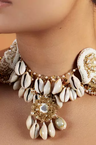 Shell embellished layered necklace