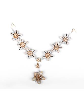 Shell embellished necklace 3