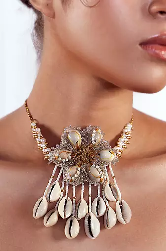 Shell embellished necklace