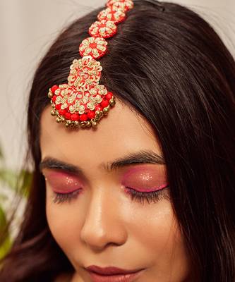 Hand embroidered tiered maangtikka 1