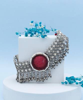 Red stunning silver shiza choker 1