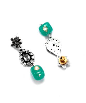 Green silver nazmil elegant earrings 3