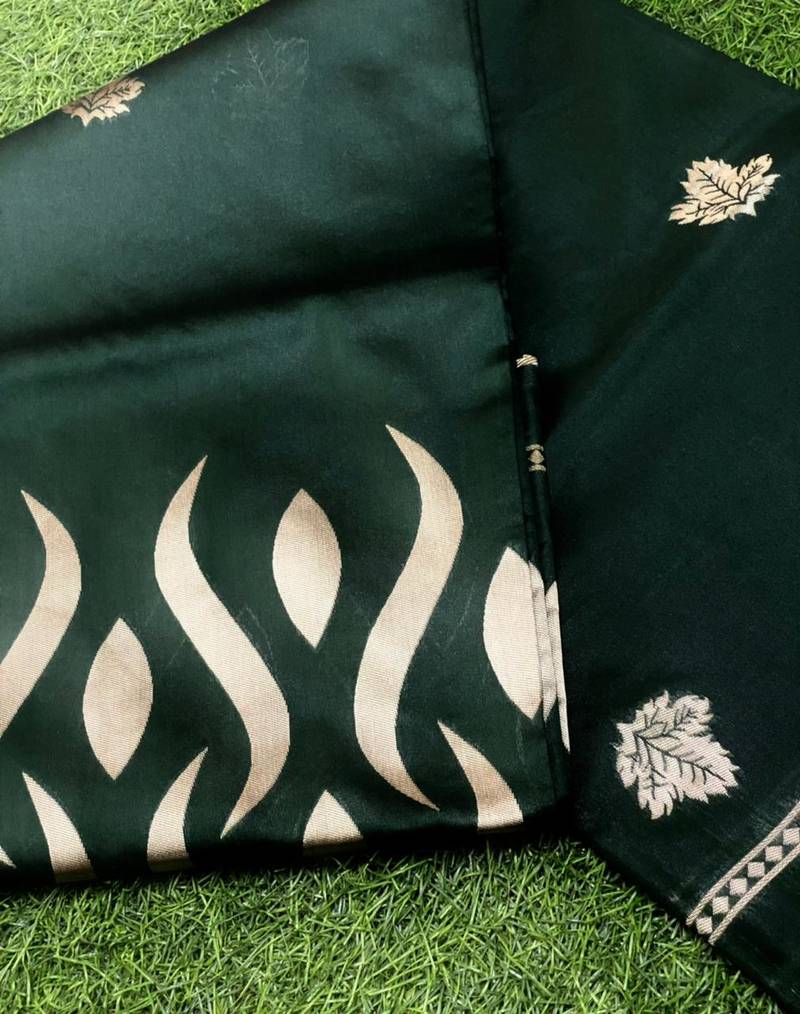 Green Banarasi Silk Saree With Blouse Piece