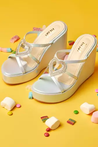 Light blue berry swirl wedge