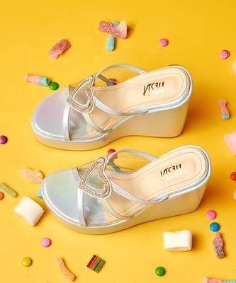Light blue berry swirl wedge 3
