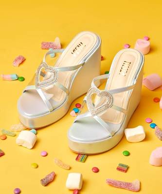 Light blue berry swirl wedge 4