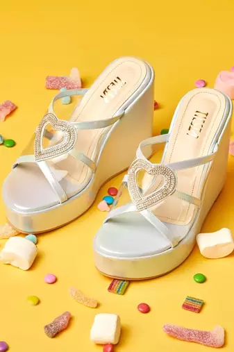 Light blue berry swirl wedge