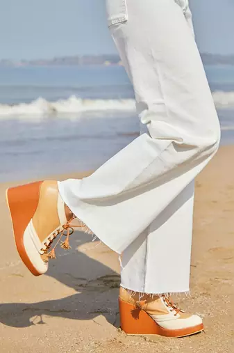 Brown nougat wedge