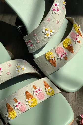 Sea green ice cream flats