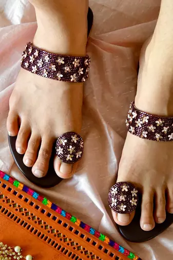 Champagne chappals