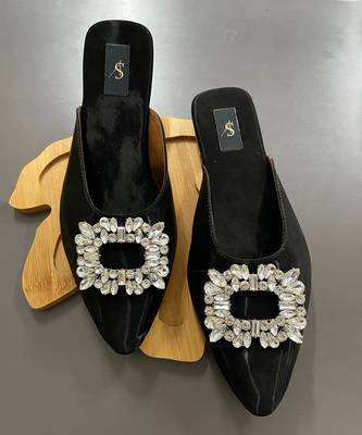 Black brooch flats 1