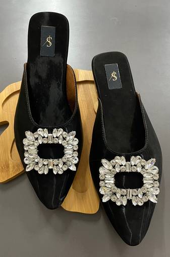 Black brooch flats