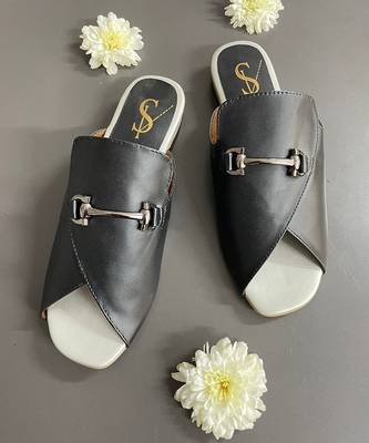 Black pep toe heels 1