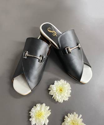 Black pep toe heels 2