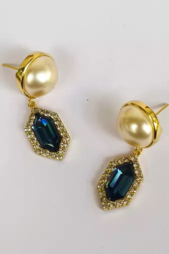 Sapphire cavi drop earrings