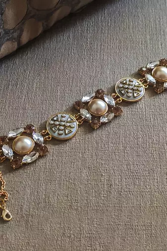 Gold veda choker