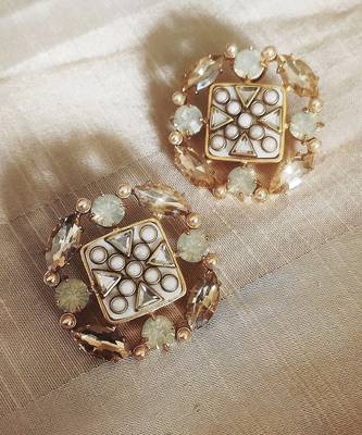 Gold suhaaya mini studs 2