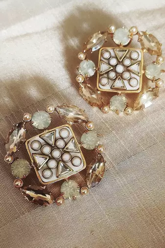 Gold suhaaya mini studs