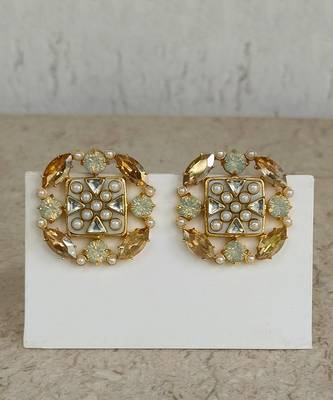 Gold suhaaya mini studs 3