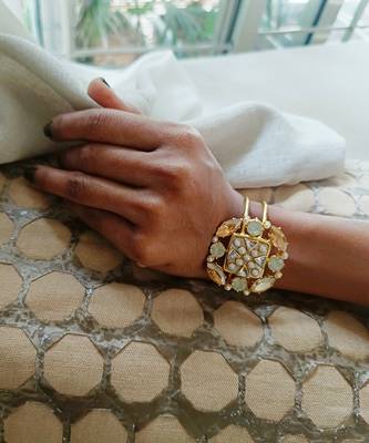 Gold suhaaya mini cuff 2