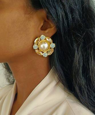 Gold sangria studs 2